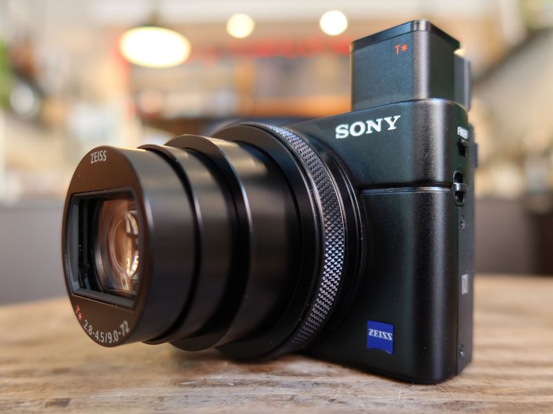 Sony RX100 VII — the tiny travel zoom king