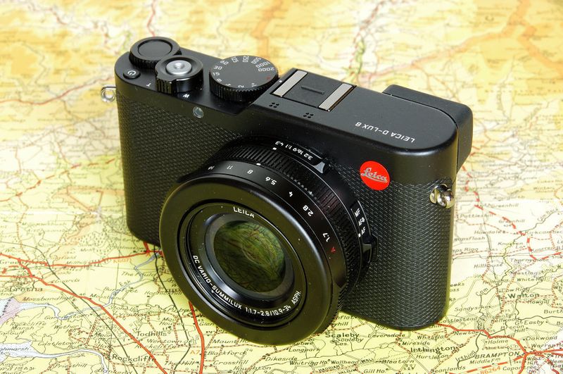 Leica D-Lux 8 — luxe zoom compact that actually fits a sling