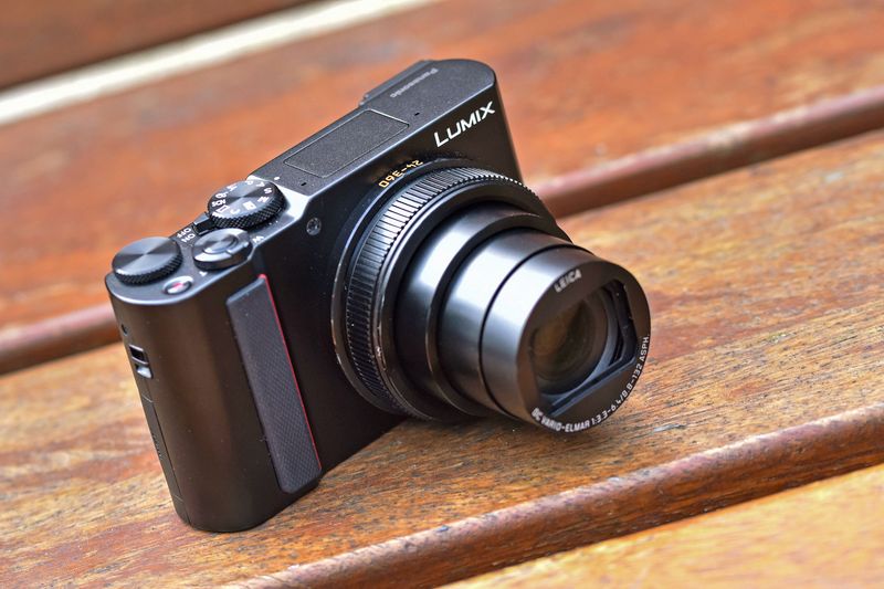 Panasonic Lumix ZS200 / ZS200D (TZ200) — the long-reach pocket