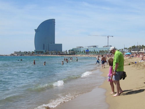 Barceloneta | 4 days in Barcelona with Kids via wetriotravel