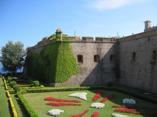 Gardens of Castle Montjuic | 4 days in Barcelona with Kids via wetriotravel