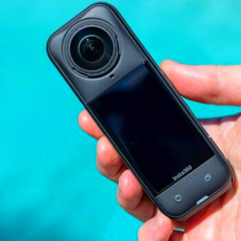 10 Best Compact Cameras for Travel Vlogging in 2025 (Lightweight, Powerful & YouTube-Ready)