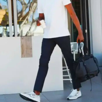 10 Best Men’s Travel Outfits That Don’t Wrinkle (2025 Edition)