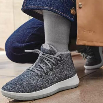 10 Best Travel Shoes for Long Airport Days