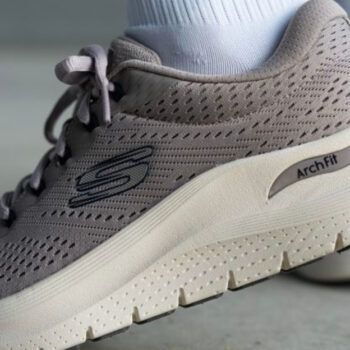 10 Best Walking Shoes for Men Traveling in Fall 2025