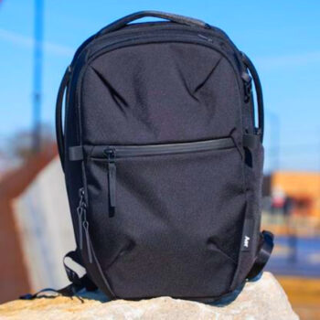 10 Commuter & Travel Packs That Look Slim but Handle the Daily Load