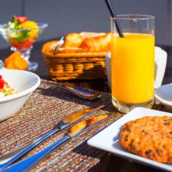 10 Genius Ways Travelers Get Free Breakfasts (Without Paying for the Buffet)
