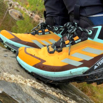 12 Best Winter Walking Shoes for Men in 2025