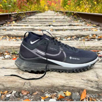 13 Best Shoes for Travel Photographers and Explorers