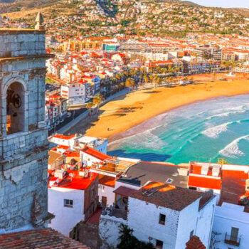 14 Budget-Friendly Alternatives to Popular Tourist Hotspots