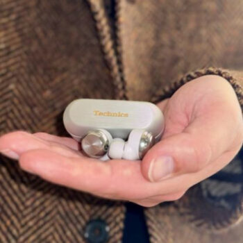 2025's Best Noise-Canceling Earbuds for Travel