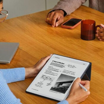 6 Must-Know Things About the New Kindle Scribe Color for Travelers in 2026