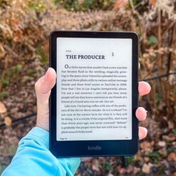 7 Best E-Readers for Students Abroad in Fall 2025