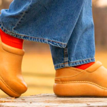 7 Best Shoe Brands Flight Attendants Actually Wear on Long-Haul Flights (2025)
