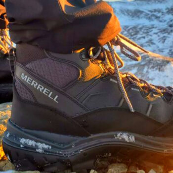 8 Warm Travel Shoes for Winter Escapes in 2025