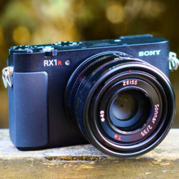 9 Best All-in-One Compact Cameras for Travelers Who Hate Switching Lenses