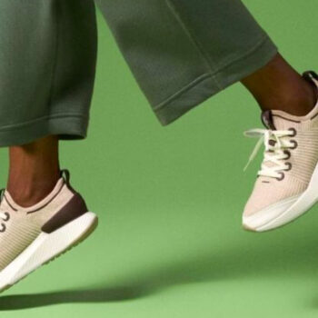 9 Best Comfortable Shoes for Moms Traveling in 2025