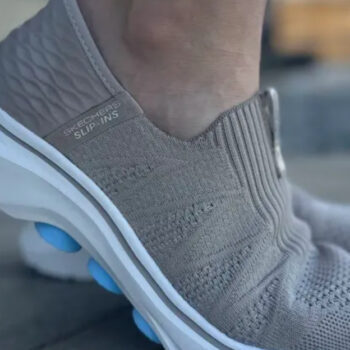 9 Best Easy-On Shoes for Seniors Abroad in Fall 2025