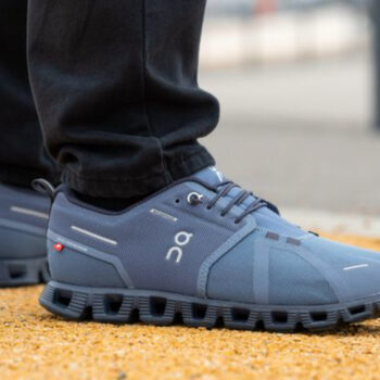 9 Best Waterproof Shoes for Men Traveling in Europe This Winter