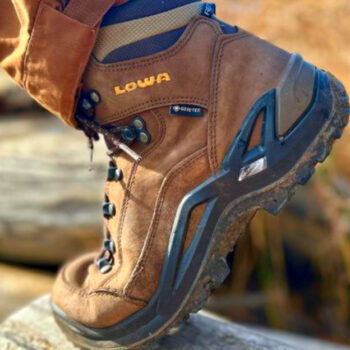 Best Travel Shoes for Leafy Trails: Top Picks for Fall Foliage Hikes