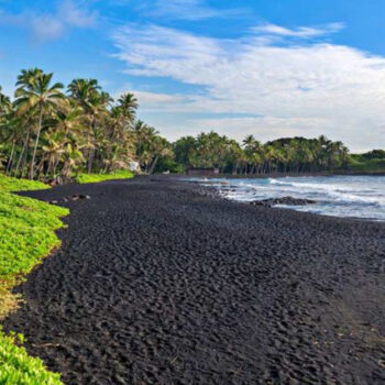 Hawaii, Pāhala — The Town With a Black Sand Beach That Stuns Visitors