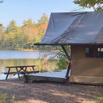 Huttopia White Mountains glamping tent next to the lake