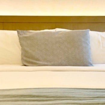 Knickerbocker Hotel bed