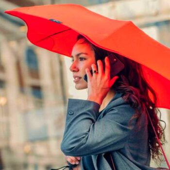 Stop the Flip: 7 Travel Umbrellas That Laugh at October Wind