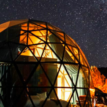 This U.S. Resort Lets You Sleep in a Glass Dome Under the Stars (6 ways)